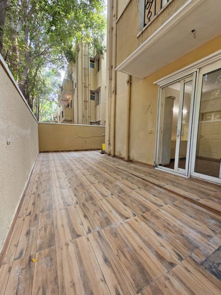 Balcony, emaar-mgf-emerald-hills 2.5 Bedroom 214 Sq.Ft. Apartment In Sector 65 Gurgaon 10687951