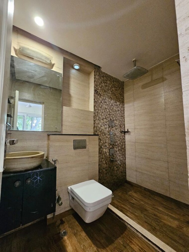Bathroom, emaar-mgf-emerald-hills 2.5 Bedroom 214 Sq.Ft. Apartment In Sector 65 Gurgaon 10687951