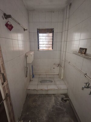 Bathroom in 2 BHK Apartment at Tingre Nagar – for Rent
