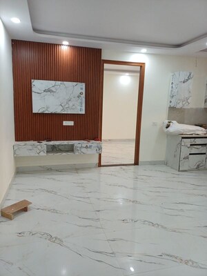 Room in 6+ BHK Independent House at Molarband – for Sale