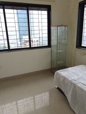 Room in 3 BHK Apartment at Lokhandwala Residency, Worli – for Rent
