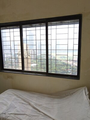 Room in 3 BHK Apartment at Lokhandwala Residency, Worli – for Rent