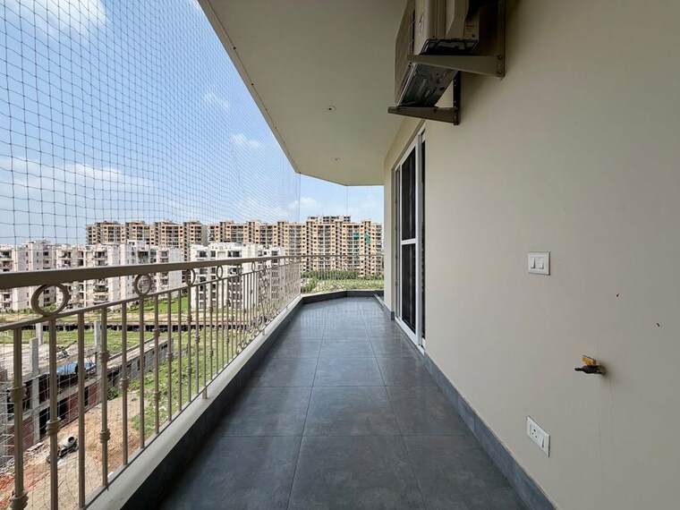 Balcony, dhakoli 4 Bedroom 1950 Sq.Ft. Apartment In Dhakoli Zirakpur 10688048