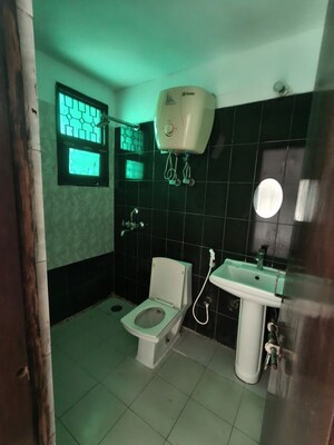 Team Area in 2 BHK Apartment at RWA Apartments Sector 51, Sector 51 – for Rent