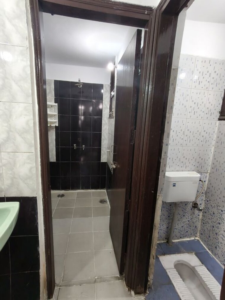 Bathroom, rwa-apartments-sector-51 2 Bedroom 1200 Sq.Ft. Apartment In Sector 51 Noida 10688045