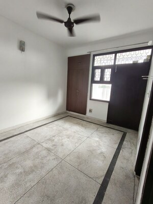 Room in 2 BHK Apartment at RWA Apartments Sector 51, Sector 51 – for Rent