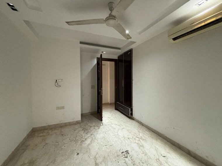 Room, east of kailash 3 Bedroom 125 Sq.Ft. Builder Floor In East Of Kailash Delhi 10688059