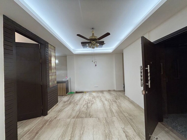 Bedroom, east of kailash 3 Bedroom 125 Sq.Ft. Builder Floor In East Of Kailash Delhi 10688059