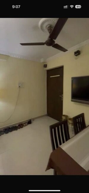 Room in 1 BHK Apartment at Skyline Reform Heights, Andheri West – for Rent