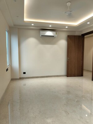 Room in 3 BHK Apartment at Hauz Khas – for Rent
