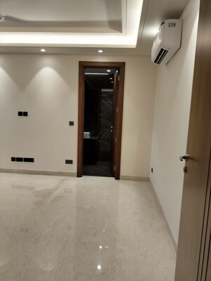 Room in 3 BHK Apartment at Hauz Khas – for Rent