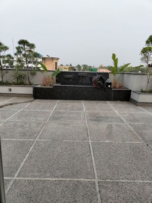 Parking in 3 BHK Apartment at Hauz Khas – for Rent