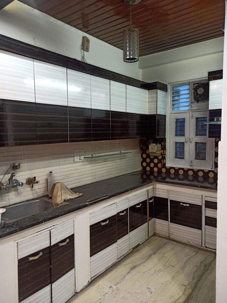 Kitchen, uttam nagar west 3 Bedroom 110 Sq.Yd. Builder Floor In Uttam Nagar West Delhi 10688102