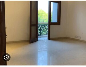 Room in 6+ BHK Independent House at Chanakyapuri – for Rent