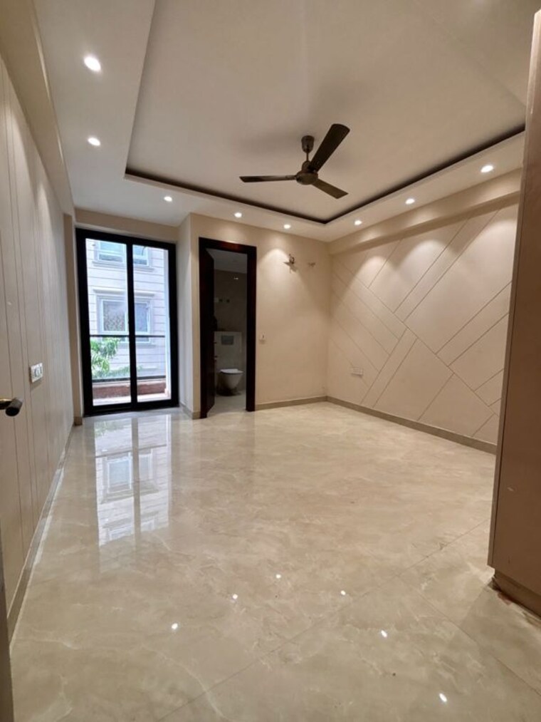Room, freedom fighters enclave 3 Bedroom 2000 Sq.Ft. Apartment In Freedom Fighters Enclave Delhi 10688101