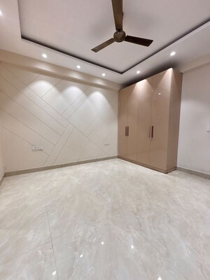 Room in 3 BHK Apartment at Freedom Fighters Enclave – for Rent