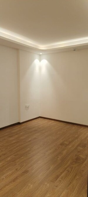 Room in 2.5 BHK Builder Floor at Signature Global City 92, Sector 92 – for Rent