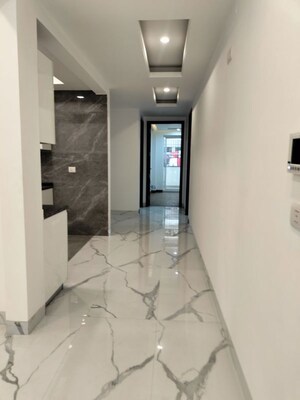 Room in 3 BHK Apartment at Hauz Khas – for Sale