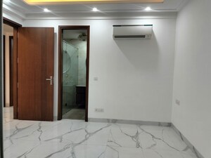 Room in 3 BHK Apartment at Hauz Khas – for Sale