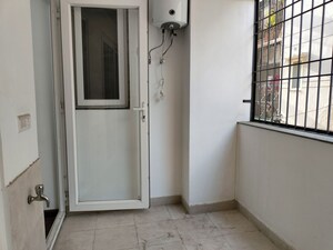 Room in 3 BHK Apartment at Hauz Khas – for Sale
