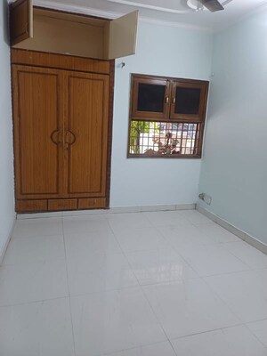 Room in 3 BHK Builder Floor at Sector 23 Dwarka – for Rent