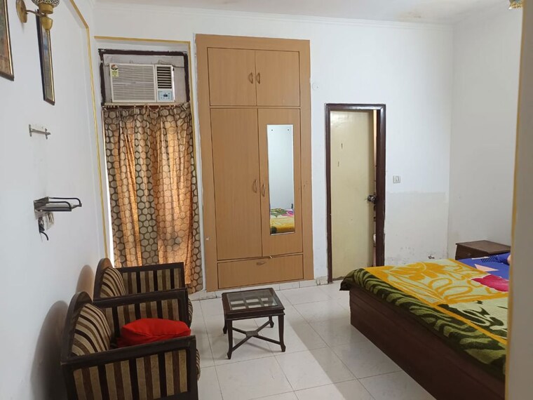 Bedroom, sector 56 6+ Bedroom 300 Sq.Mt. Villa In Sector 56 Noida 10688053