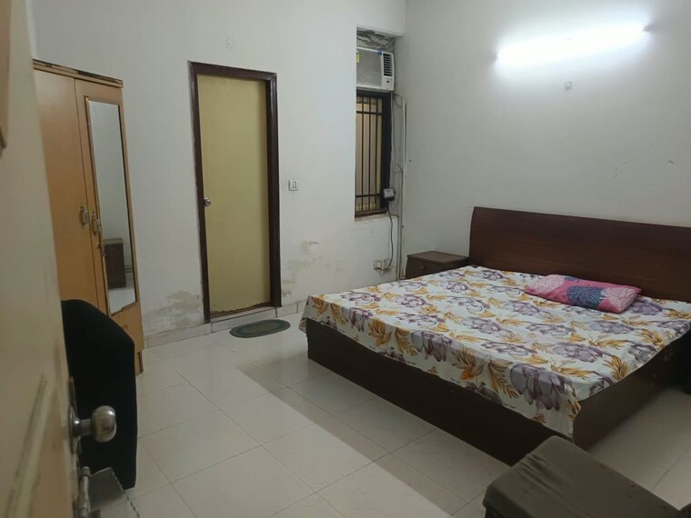 Bedroom, sector 56 6+ Bedroom 300 Sq.Mt. Villa In Sector 56 Noida 10688053