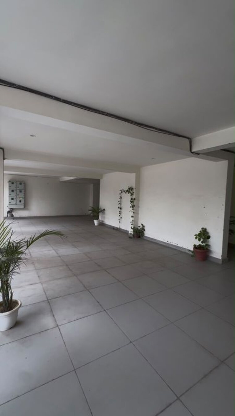  Parking, puri-kohinoor 3 Bedroom 175 Sq.Yd. Builder Floor In Sector 89 Faridabad 10688113