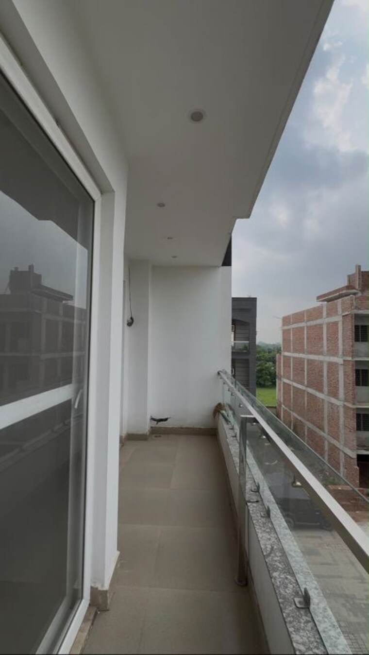 Balcony, puri-kohinoor 3 Bedroom 175 Sq.Yd. Builder Floor In Sector 89 Faridabad 10688113