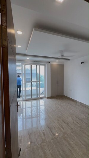 Room in 3 BHK Builder Floor at Puri Kohinoor, Sector 89 – for Sale