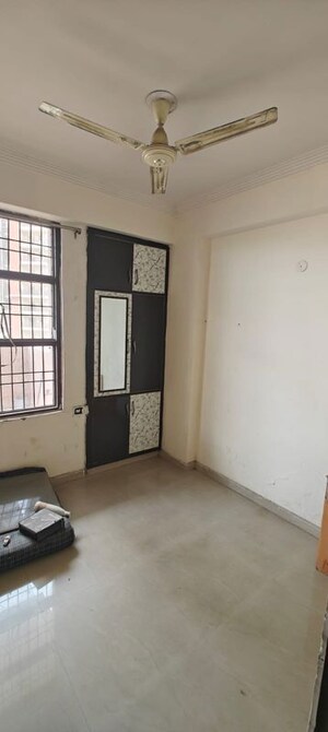Room in 1.5 BHK Apartment at Migsun Roof, Raj Nagar Extension – for Rent