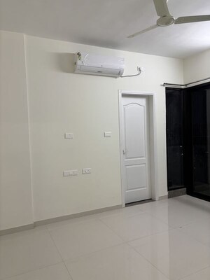 Room in 2 BHK Apartment at Kumar 47 East A, Magarpatta City – for Rent