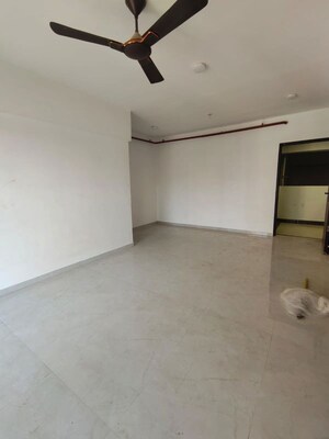 Room in 1.5 BHK Apartment at Vaibhav Queens Park, Chembur – for Rent