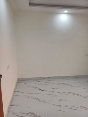 Room in 6+ BHK Independent House at Mithapur – for Sale