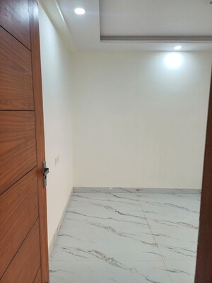 Room in 6+ BHK Independent House at Mithapur – for Sale
