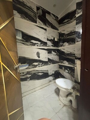 Team Area in 3 BHK Builder Floor at Dwarka Mor – for Rent