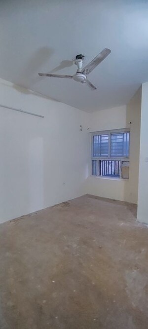 Room in 3 BHK Builder Floor at Aravali Vihar – for Rent