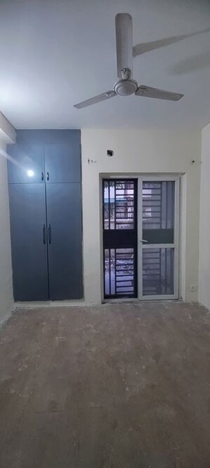 Room in 3 BHK Builder Floor at Aravali Vihar – for Rent