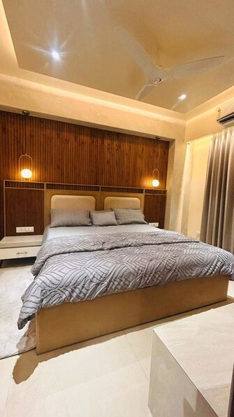 5 BHK +  5600 Sq.Ft. Apartment in Mahagun Marvella