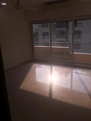 Room in 3 BHK Apartment at Palazzo Heights, Khar West – for Rent