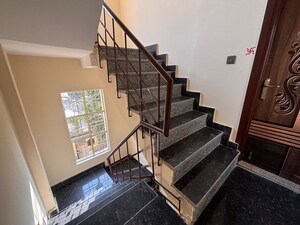 Staircase in 1 BHK Apartment at Saket – for Rent