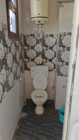 Bathroom in 1 BHK Builder Floor at Maidan Garhi – for Rent