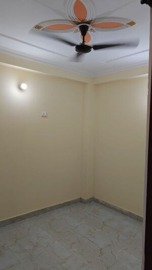 Room in 1 BHK Builder Floor at Maidan Garhi – for Rent