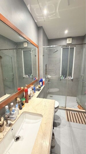 Team Area in 3 BHK Builder Floor at Dlf Phase ii – for Rent