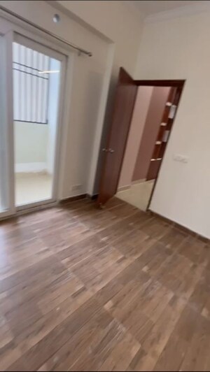 Room in 3 BHK Apartment at Saviour Green Arch, Tech Zone 4 Greater Noida – for Rent