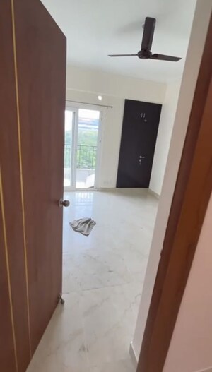Room in 3 BHK Apartment at Saviour Green Arch, Tech Zone 4 Greater Noida – for Rent