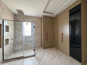 Room in 5 BHK Villa at Vasant Kunj – for Sale