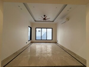 Room in 5 BHK Villa at Vasant Kunj – for Sale