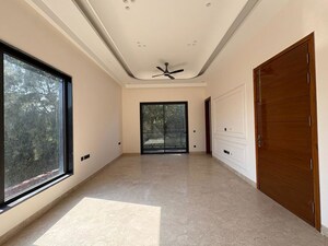Room in 5 BHK Villa at Vasant Kunj – for Sale
