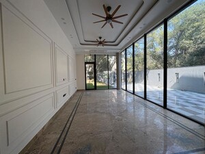 Room in 5 BHK Villa at Vasant Kunj – for Sale